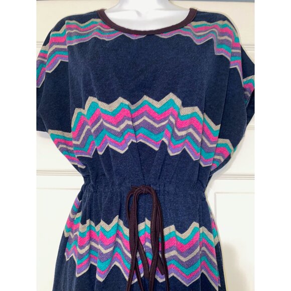 Vintage Chevron Patterned Drawstring Dress With Batwing Sleeves - Picture 2 of 5